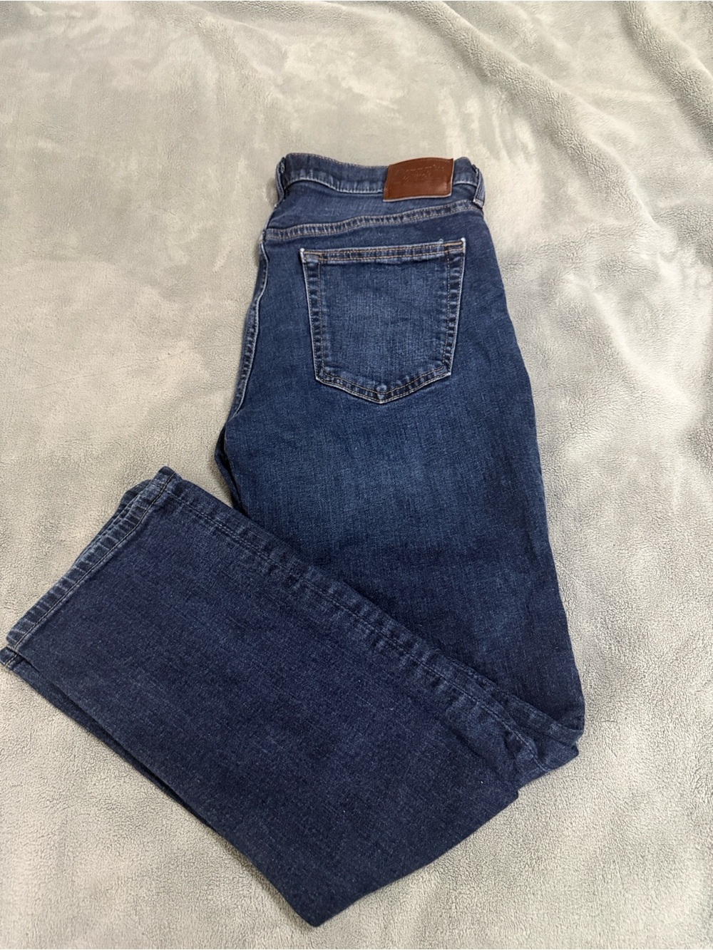 Abercrombie & Fitch Men’s Straight Jeans — Dark Blue with Brown Patch